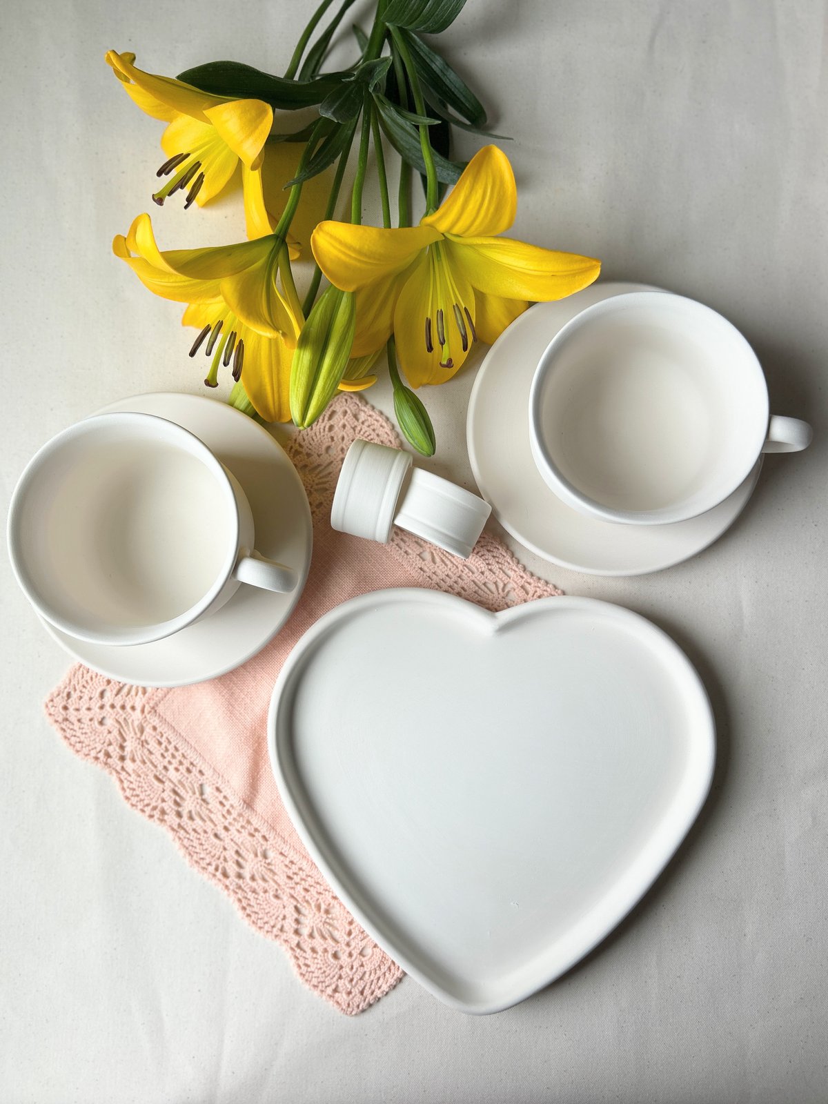 SET VASSOIO CUORE + 2 TAZZE CAFFELLATTE + 2 PORTATOVAGLIOLI