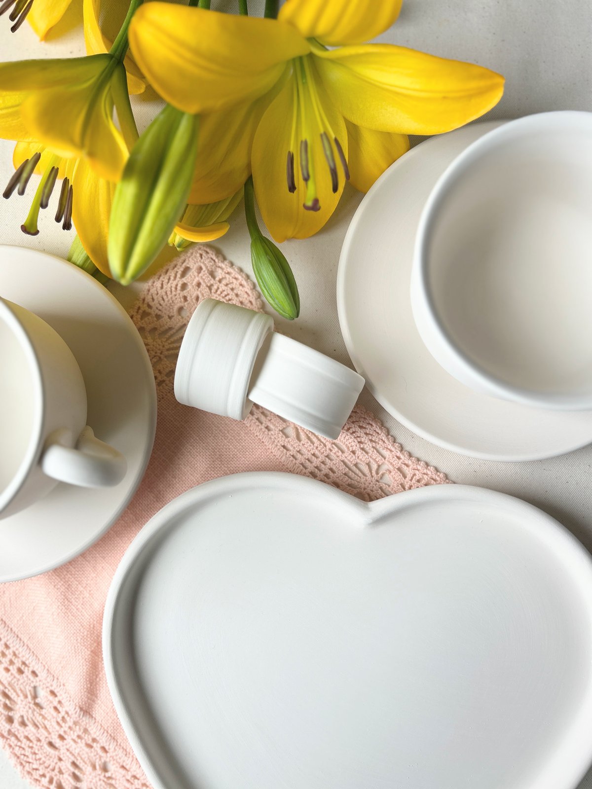 SET VASSOIO CUORE + 2 TAZZE CAFFELLATTE + 2 PORTATOVAGLIOLI