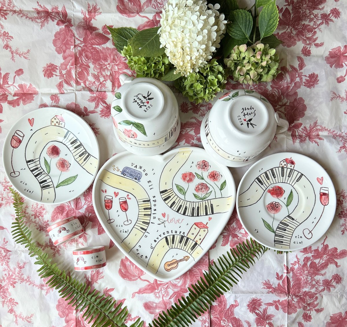 SET VASSOIO CUORE + 2 TAZZE CAFFELLATTE + 2 PORTATOVAGLIOLI