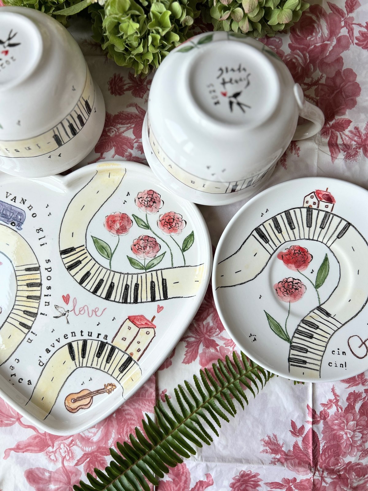 SET VASSOIO CUORE + 2 TAZZE CAFFELLATTE + 2 PORTATOVAGLIOLI