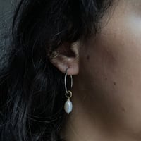 Image 2 of HOOPS EARRINGS WITH PEARL