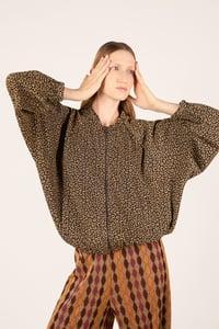 Image 3 of BOMBER CAMERUN MACU ORO