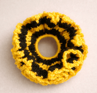 Gros chouchou noir et jaune