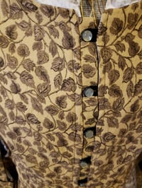 Image 3 of Doublet with black leaf pattern