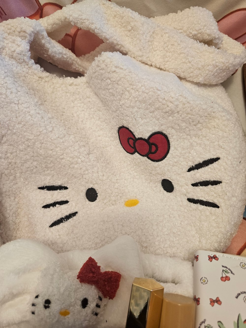 Image of Hello Kitty Red & White Shoulder Bag Bundle 