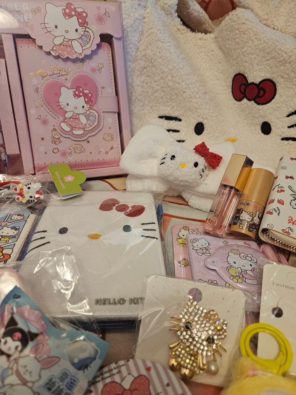 Image of Hello Kitty Red & White Shoulder Bag Bundle 