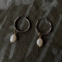 Image 1 of HOOPS EARRINGS WITH PEARL