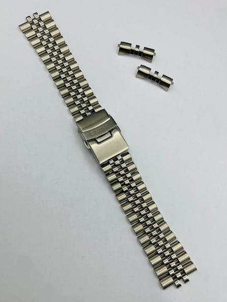 Image of 22mm Seiko jubilee curved lugs stainless steel gents watch strap,New.(MU-20)