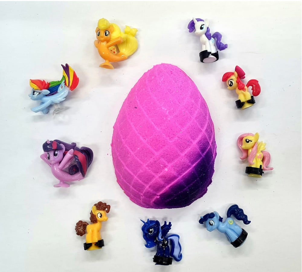 Image of pony surprise toy bath bomb