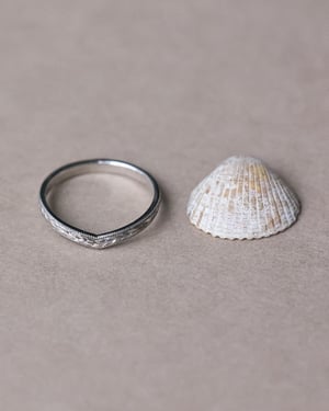 Image of Platinum 2mm flat court ‘Olive leaf’ and milled edge engraved wishbone ring