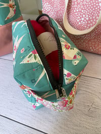 Image 3 of Luna- Trousse à projet taille S: Hirondelles et Liberty