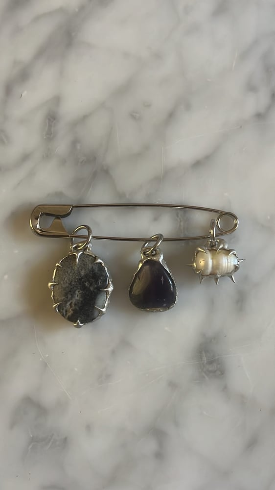 Image of BIG FANCY BROOCH 1.0