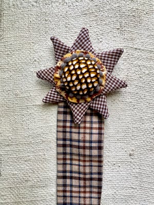 Image of rosette - no. 12