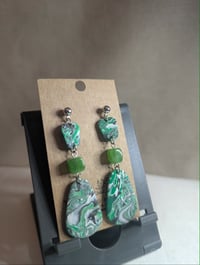 The Moss & Marble Tiered Drops