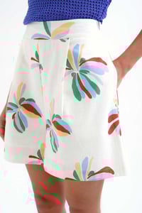 Image 1 of Short con estampado Monarda