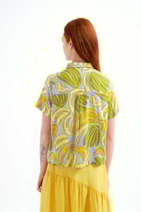 Image 3 of Camisa con estampado con estampado Guineo