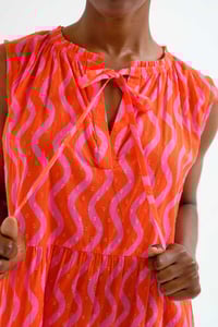 Image 3 of Vestido  largo playero con estampado ondas rosa y rojo