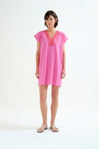 Image 3 of  Kaftán corto rosa con fucsia