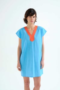 Image 1 of Kaftán corto azul con naranja
