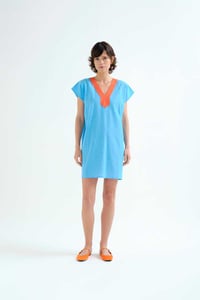Image 5 of Kaftán corto azul con naranja