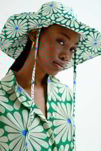Image 1 of Sombrero con estampado Olive flower green