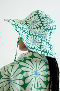 Image 2 of Sombrero con estampado Olive flower green
