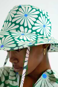 Image 3 of Sombrero con estampado Olive flower green