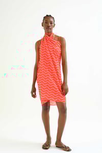 Image 1 of  Pareo con estampado ondas rosa y rojo