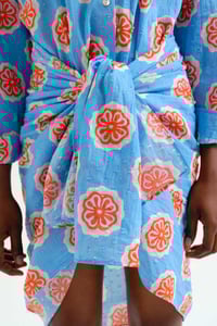 Image 3 of Pareo con estampado red bloom flower