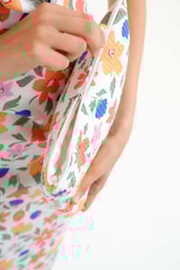 Image 2 of Bolso con estampado Lilly bag