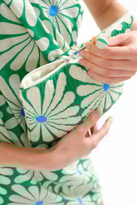 Image 2 of  Bolso con estampado Olive green flowers