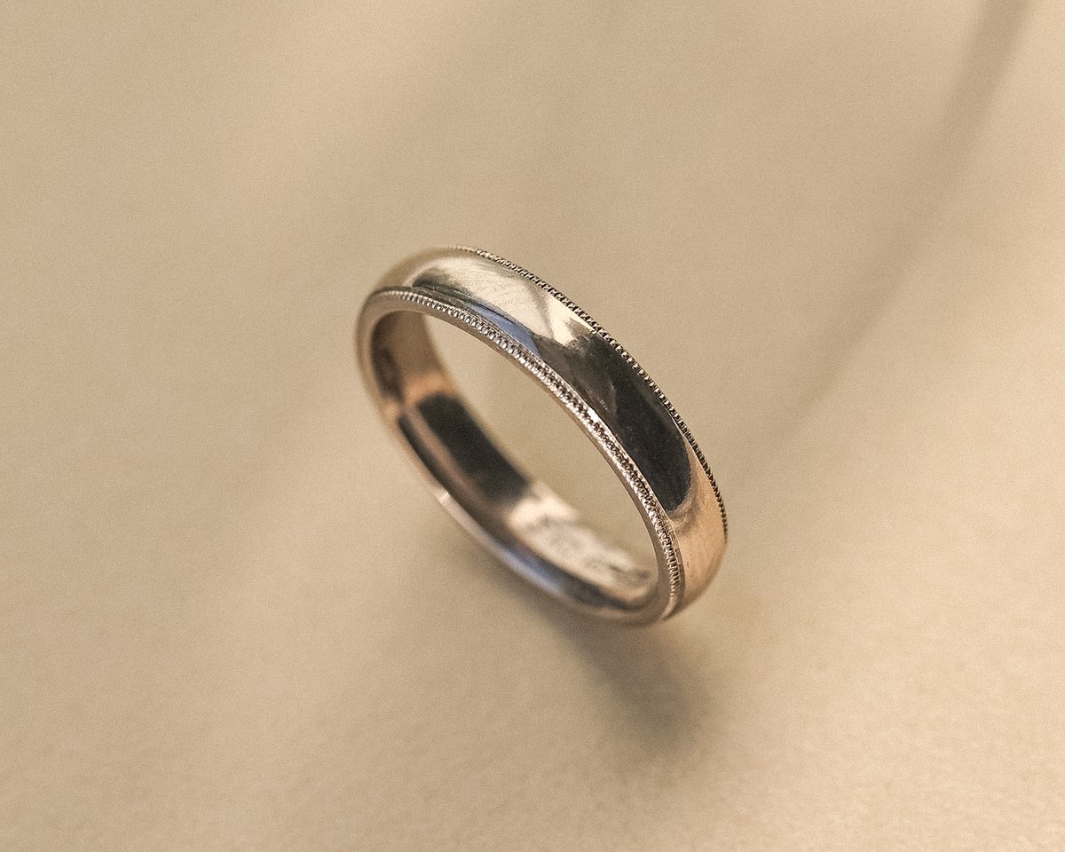 Image of 18ct white gold, 4mm milled edge ring