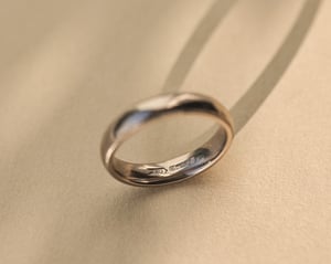 Image of 18ct white gold, 4mm milled edge ring