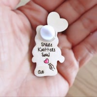 Image 4 of Broche Pin's "Knitting is caring 🩷"
