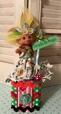 Cicada de Mayo! Vintage Troll Celebrates Cicadas