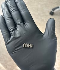 1 x Silver Miu metal flat back charm.