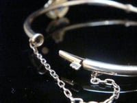 Image 3 of VICTORIAN EDWARDIAN 15CT DOUBLE HEART MOONSTONE SEED PEARL BANGLE 7G