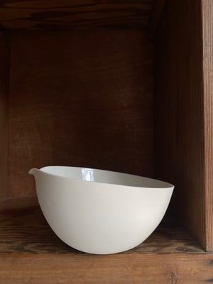 Cream Porcelain Large Pouring Bowl