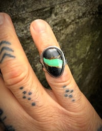 Image 5 of WL&A Handmade Ingot Old Style Split Band Black Jack Green Ribbon Turquoise Ring - Size 6