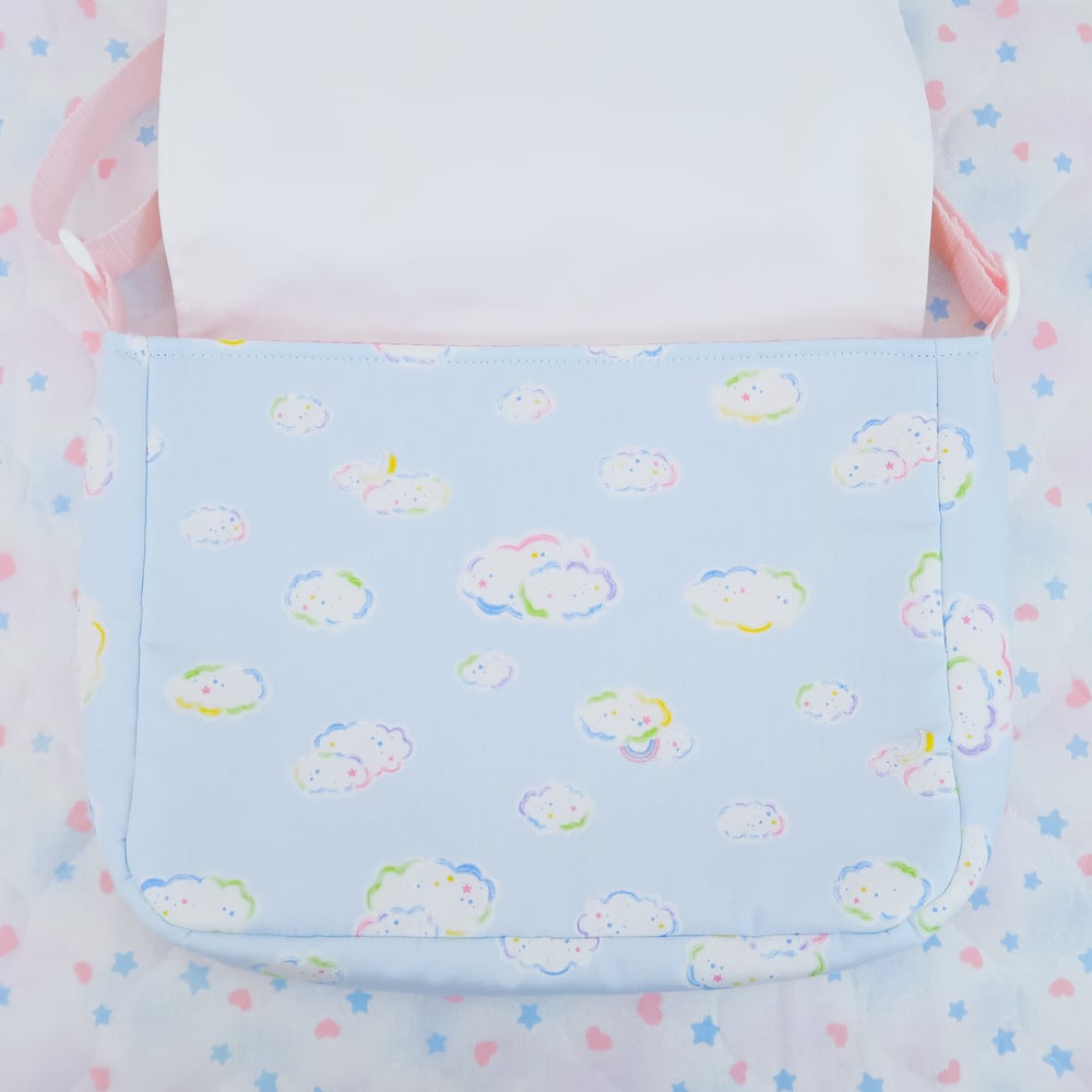 Messenger Bag: Cloudy Sky