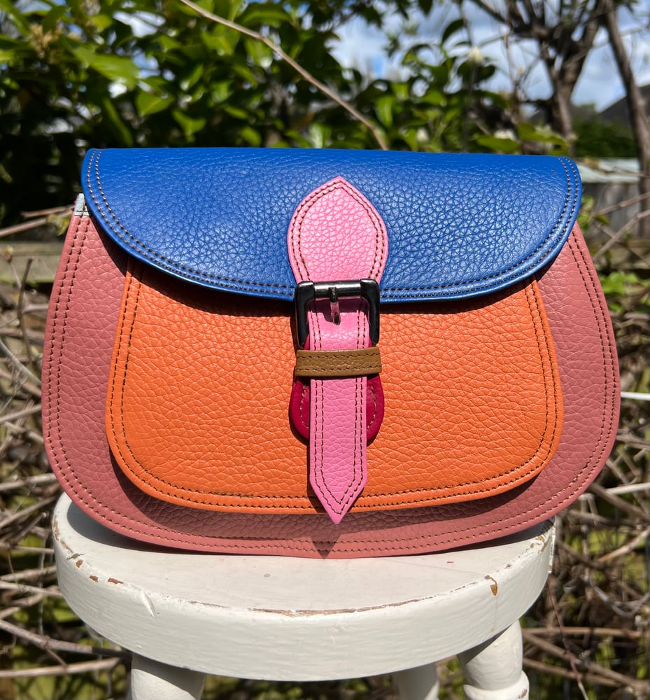 Image of Medium Saddle #48A4