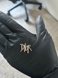 1x  Silver metal charm (5 LEFT)