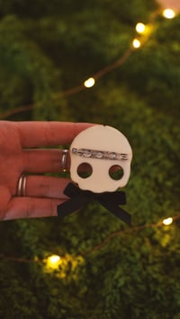 Image 3 of Skull brooch