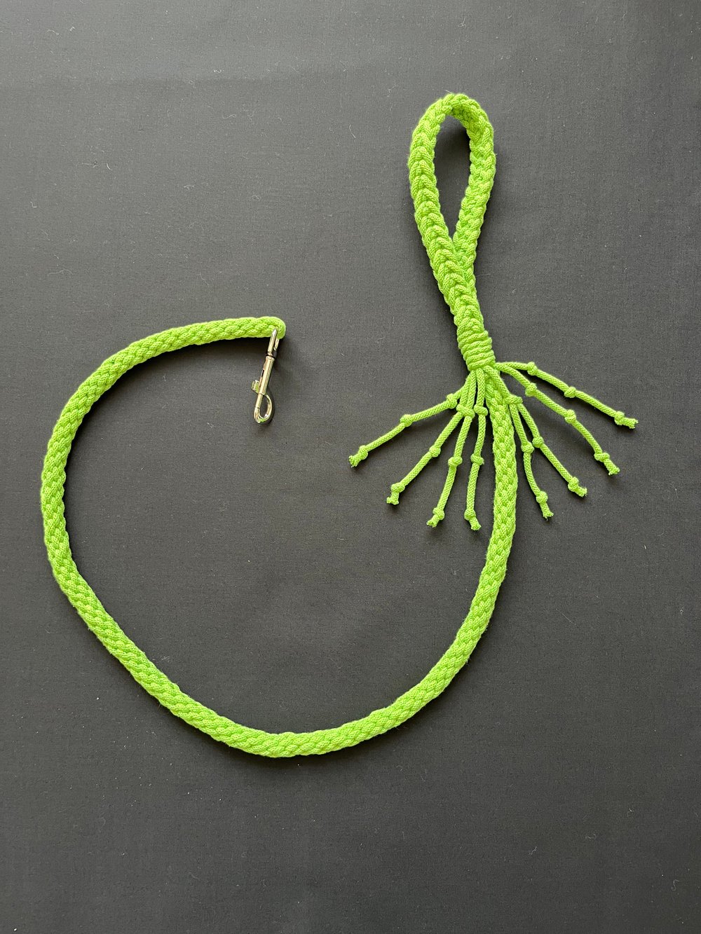 Image of Solid colour medium weight lead