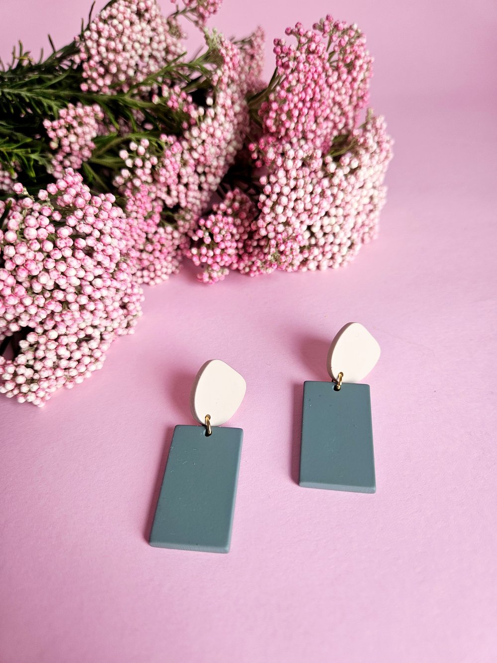 Image of Pendientes VERA - Beige-verde caqui