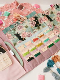 Image 1 of Pochette Broderie taille XL "CHATS JAPONAIS"