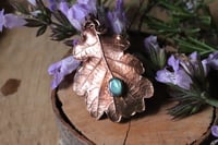 Image 3 of Collana con vera foglia di quercia elettroformata in rame ossidato e labradorite