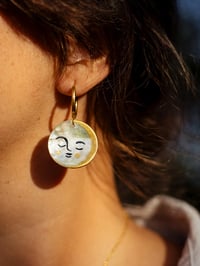Image 1 of Boucles d'oreille Grand Médaillon • Les Veilleuses