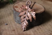 Image 3 of Collana con vera felce elettroformata in rame con patina leggermente ossidata