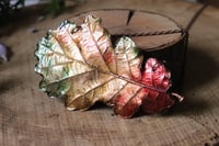 Image 3 of Collana con vera foglia di quercia maxi racchiusa nel rame con patina autunnale